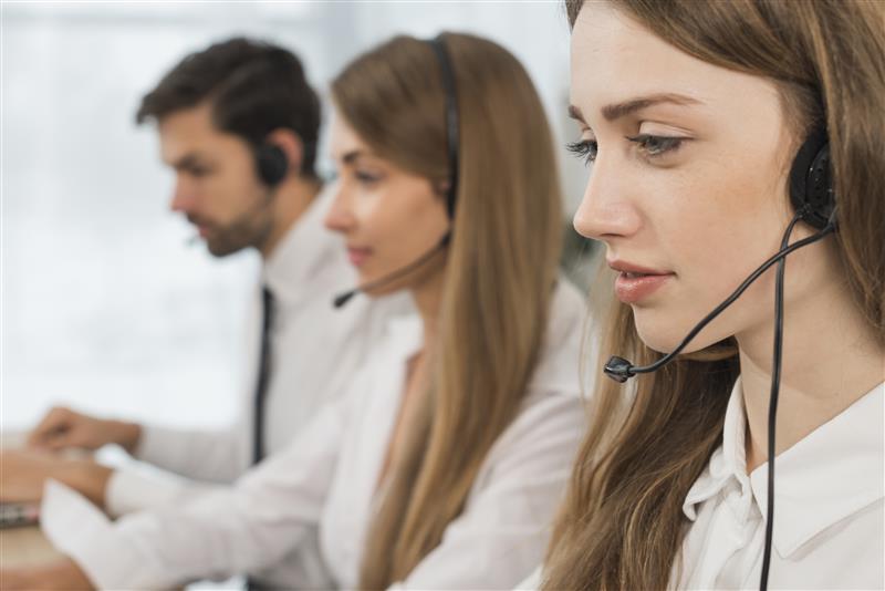 people-working-call-center